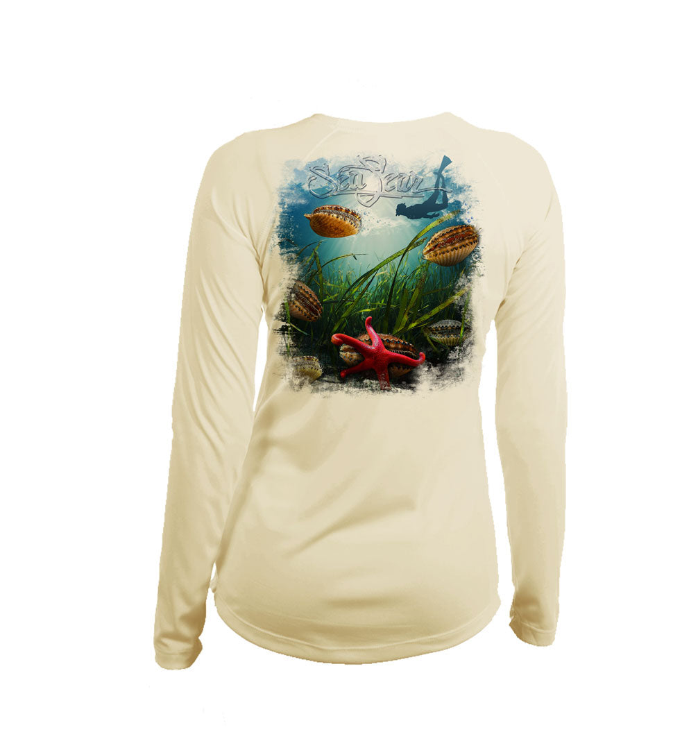Scallop V-Neck Performance Tee